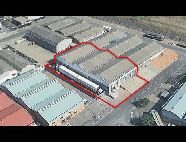 1,270M² WAREHOUSE TO LET IN STIKLAND INDUSTRIAL